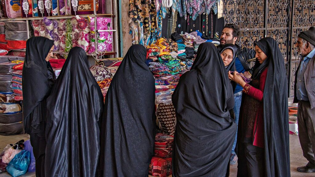 El rechazo al velo se impone entre las mujeres iraníes: "El país no va a cambiar, pero yo sí"