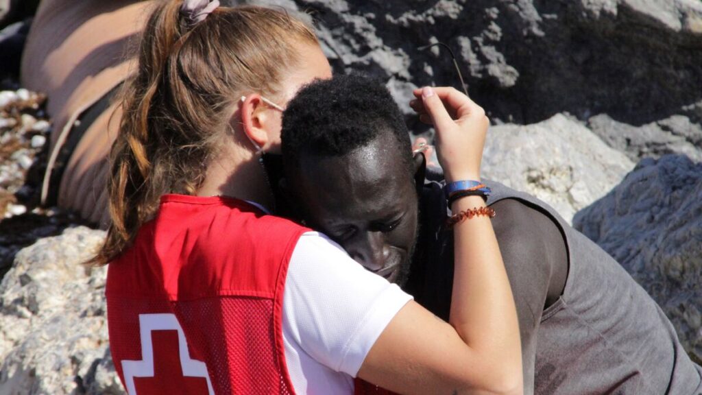 Un abrazo sin fronteras: "Sé que era de Senegal y tengo grabada su mirada perdida"